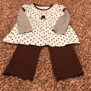 Carter’s matching outfit